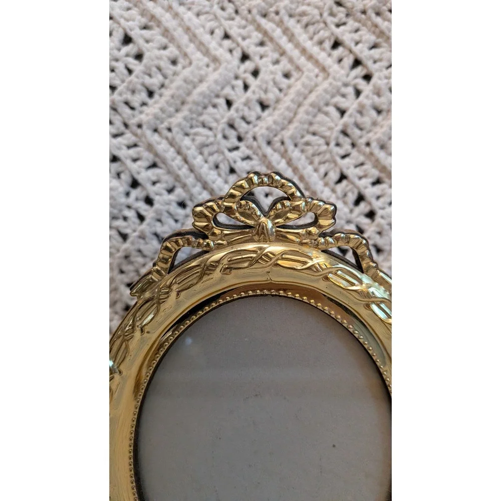 Vintage Gold Tone Oval Picture Frame Bow Topper Laurel Wreath 5x7 Tabletop Wall